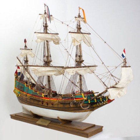 Batavia eikenhout met vernieuwde ornamenten
