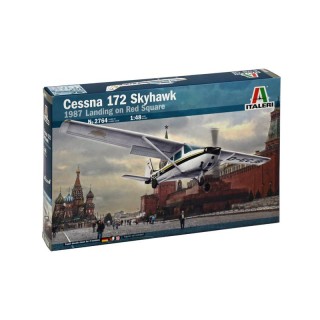 Cessna 172 Skyhawk  1987 Landing on Red Square -2764