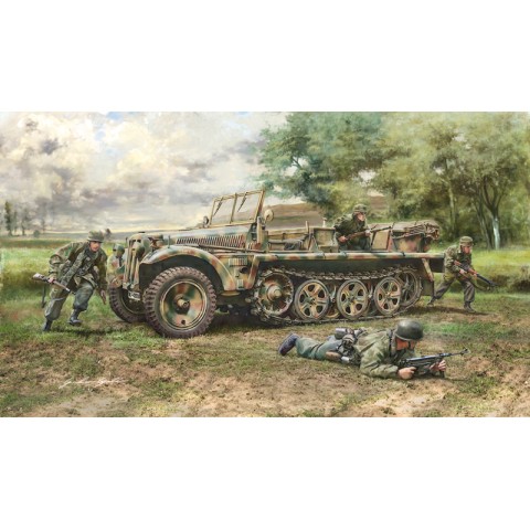 Sd.Kfz. 10 DEMAG D7 with German Paratroops -6561