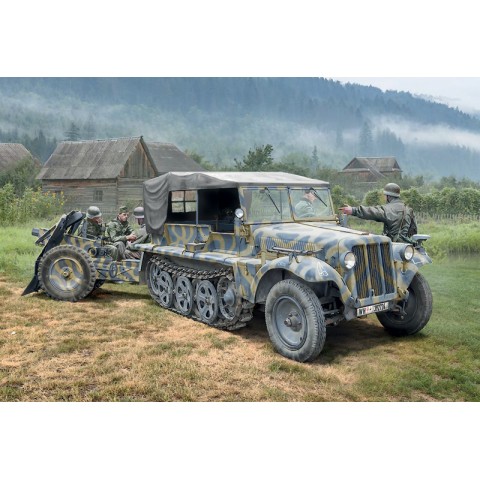 Sd. Kfz. 10 Demag D7 with 7,5 cm leIG 18 and crew -6595