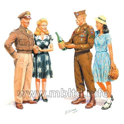 Europe 1945 - 2 GI Joes with females -mb3514